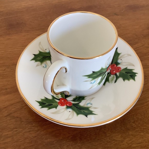 Royal Grafton England Demitasse Small Tea Cup & Saucer The Danbury Mint Holly - Picture 9 of 12